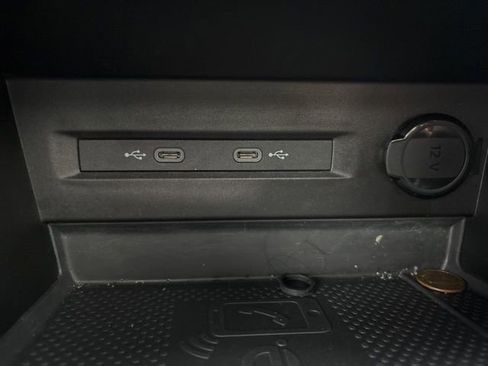 Used 2023 Volkswagen Taos SE w/ Panoramic Sunroof Package image 32