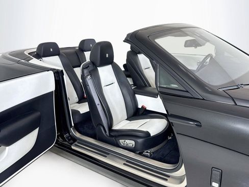 Used 2018 Rolls-Royce Dawn RWD image 25