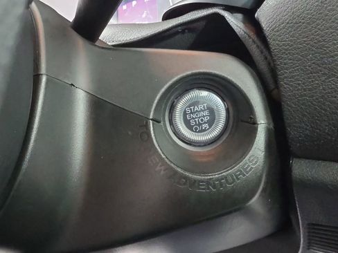 Used 2023 Jeep Renegade Latitude AWD/4WD image 24