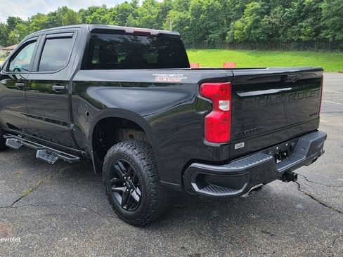 Used 2023 Chevrolet Silverado 1500 Custom Trail Boss w/ LPO, Dark Essentials Package AWD/4WD image 9