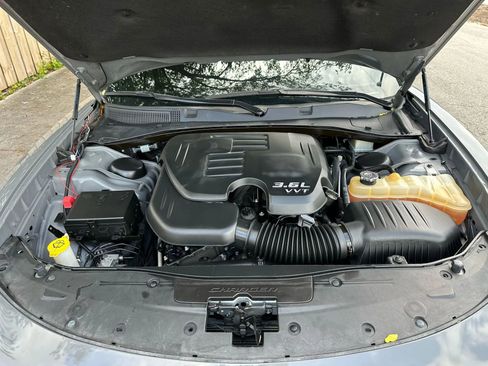 Used 2019 Dodge Charger SXT image 14