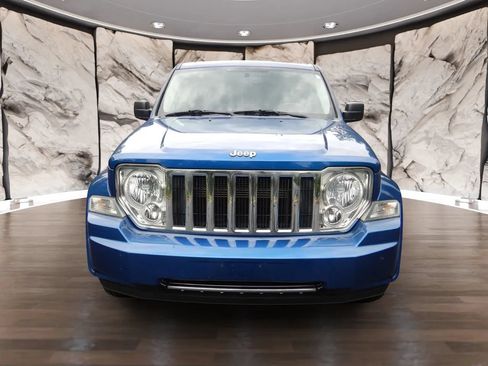 Used 2009 Jeep Liberty Limited w/ Premium Group AWD/4WD image 2