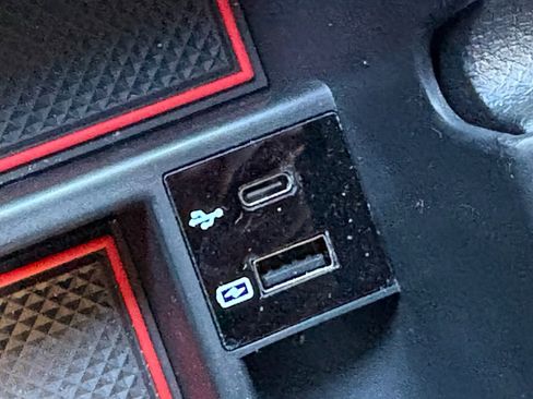 Used 2024 Jeep Wrangler Unlimited Rubicon w/ Convenience Group image 25