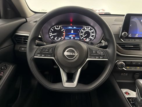Certified 2024 Nissan Altima 2.5 SV FWD image 17