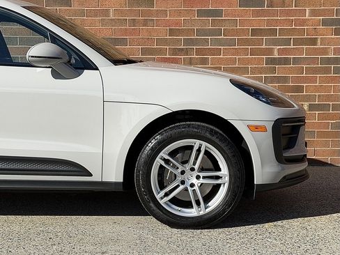 Certified 2024 Porsche Macan image 11