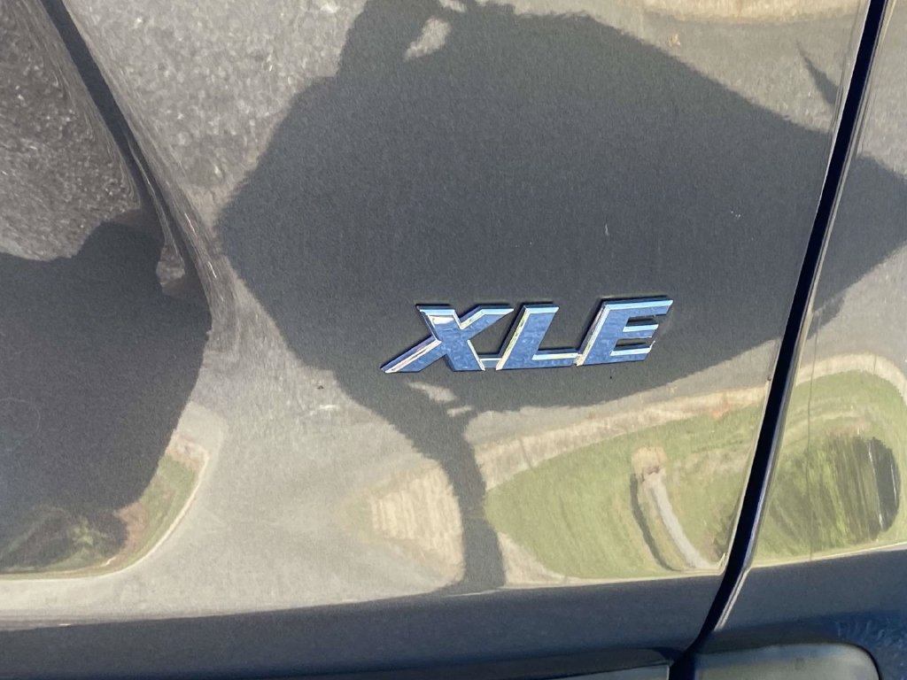 Used 2019 Toyota RAV4 XLE FWD image 33