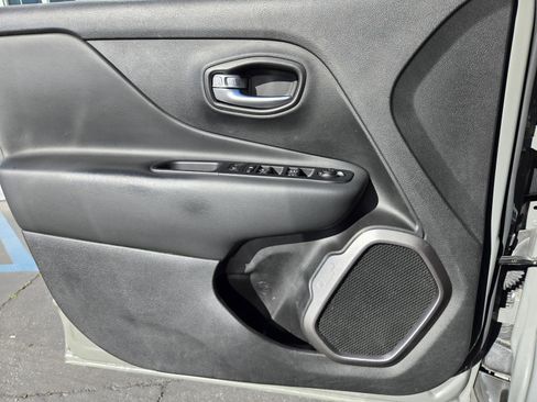 Certified 2022 Jeep Renegade Latitude image 21