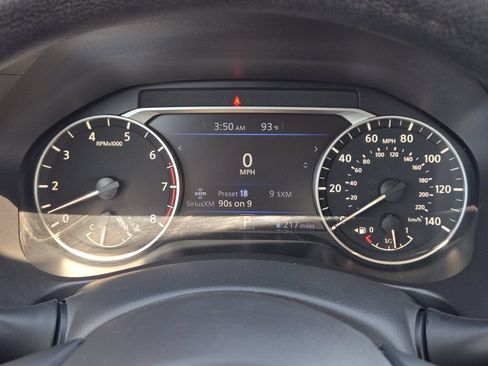 Used 2025 Nissan Altima 2.5 SV FWD image 11