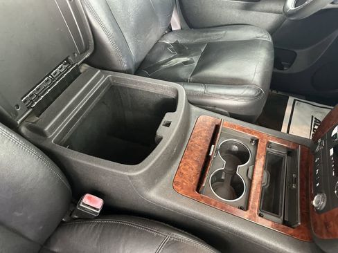 Used 2010 Chevrolet Suburban LTZ image 27