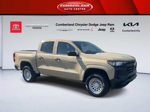 Used 2023 Chevrolet Colorado W/T image 2