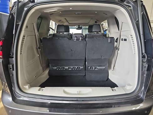 Used 2023 Chrysler Pacifica Limited w/ Uconnect Theater Family Group image 13