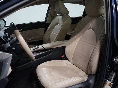 Used 2019 Toyota Avalon Limited w/ Advanced Safety Package FWD image 6