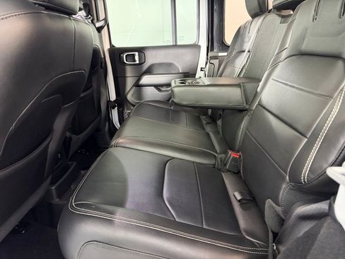 Used 2023 Jeep Wrangler Unlimited Sahara AWD/4WD image 27