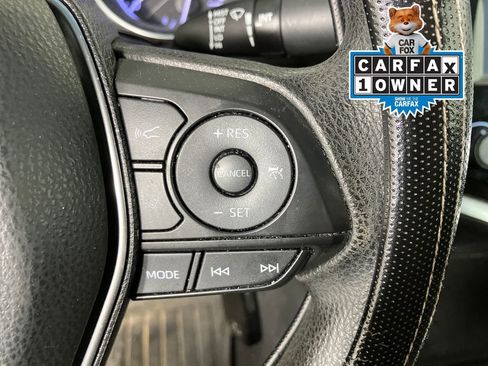 Used 2018 Toyota Camry LE image 19