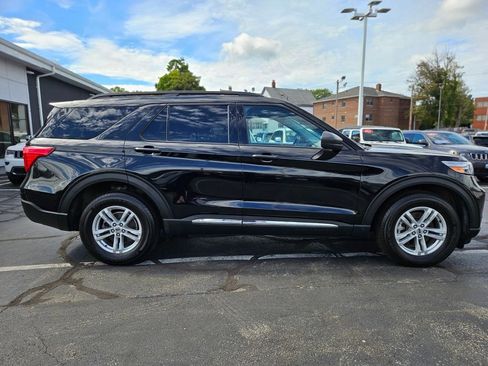 Used 2022 Ford Explorer XLT w/ Equipment Group 202A image 6