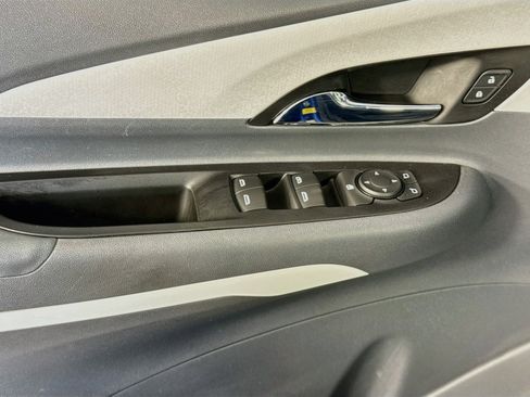 Used 2021 Chevrolet Bolt LT FWD image 19