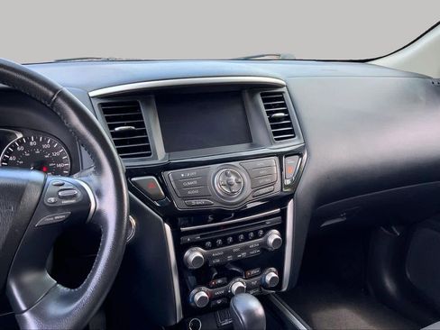 Used 2020 Nissan Pathfinder SV AWD/4WD image 5