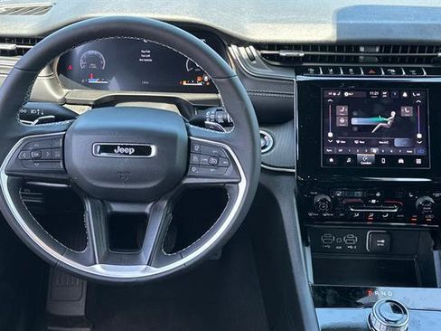 Used 2025 Jeep Grand Cherokee Laredo X w/ Luxury Tech Group I AWD/4WD image 15