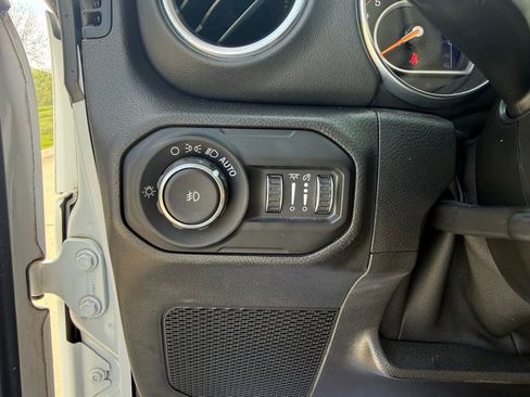 Used 2021 Jeep Wrangler Unlimited Sahara AWD/4WD image 34