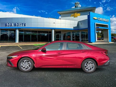 Used 2024 Hyundai Elantra SEL FWD image 7