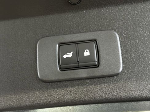 New 2026 Nissan Leaf Platinum+ w/ Illuminated Package FWD image 17