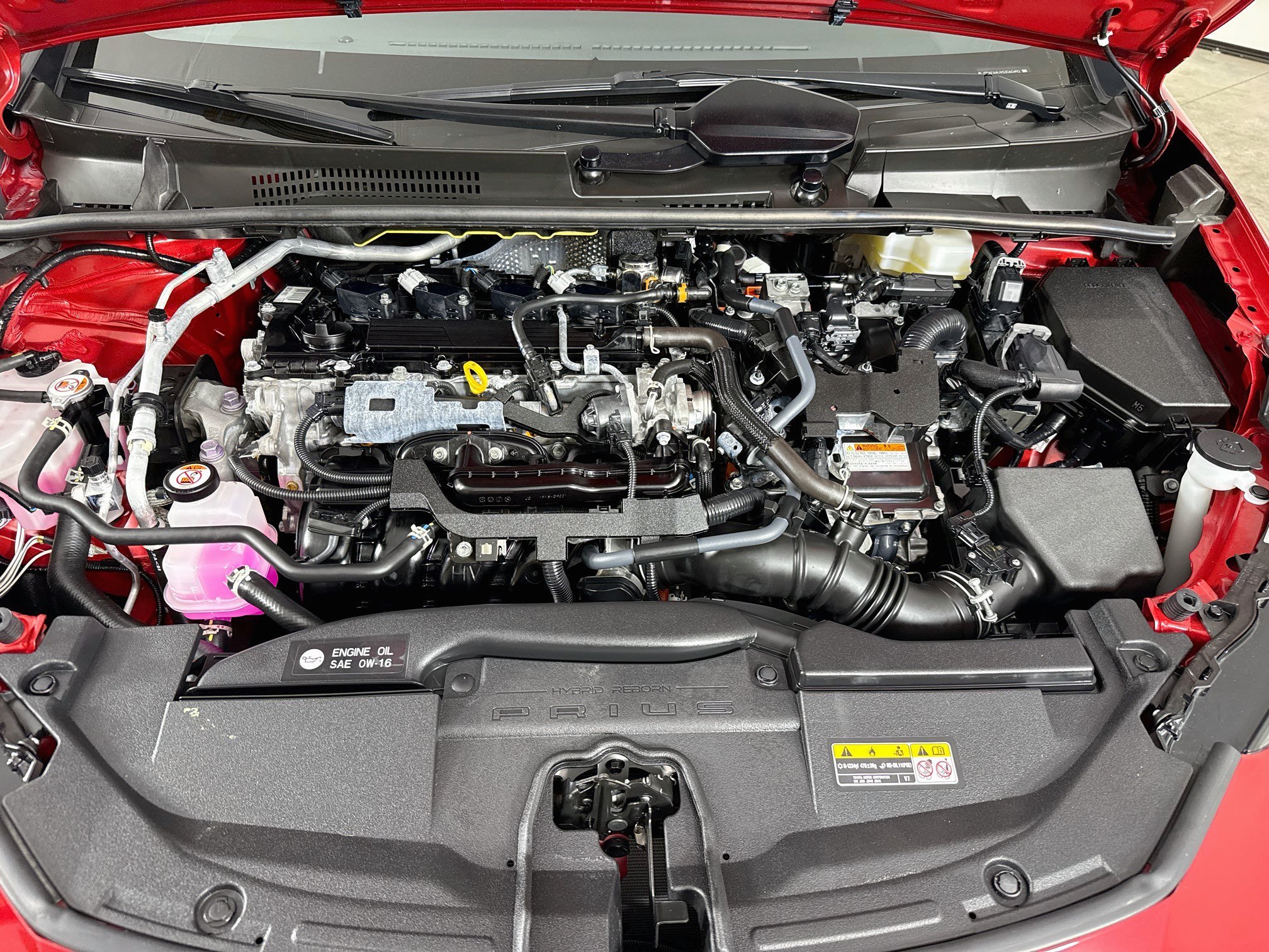 Certified 2025 Toyota Prius LE FWD image 30