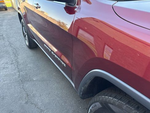 Used 2018 Jeep Grand Cherokee Limited image 12