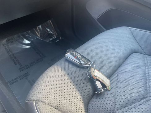 Used 2025 Volkswagen Atlas SE image 21