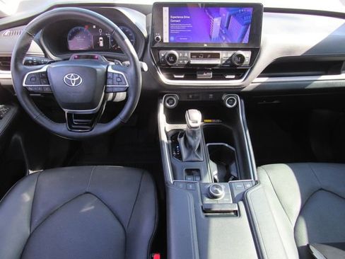 Used 2024 Toyota Grand Highlander AWD image 18