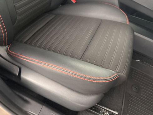 Used 2025 Nissan Rogue SV image 27