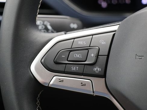 Used 2022 Volkswagen Taos SE image 19