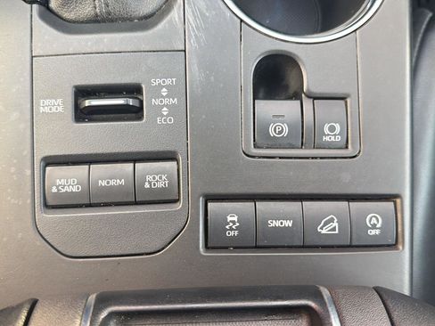 Used 2022 Toyota Highlander XLE image 26