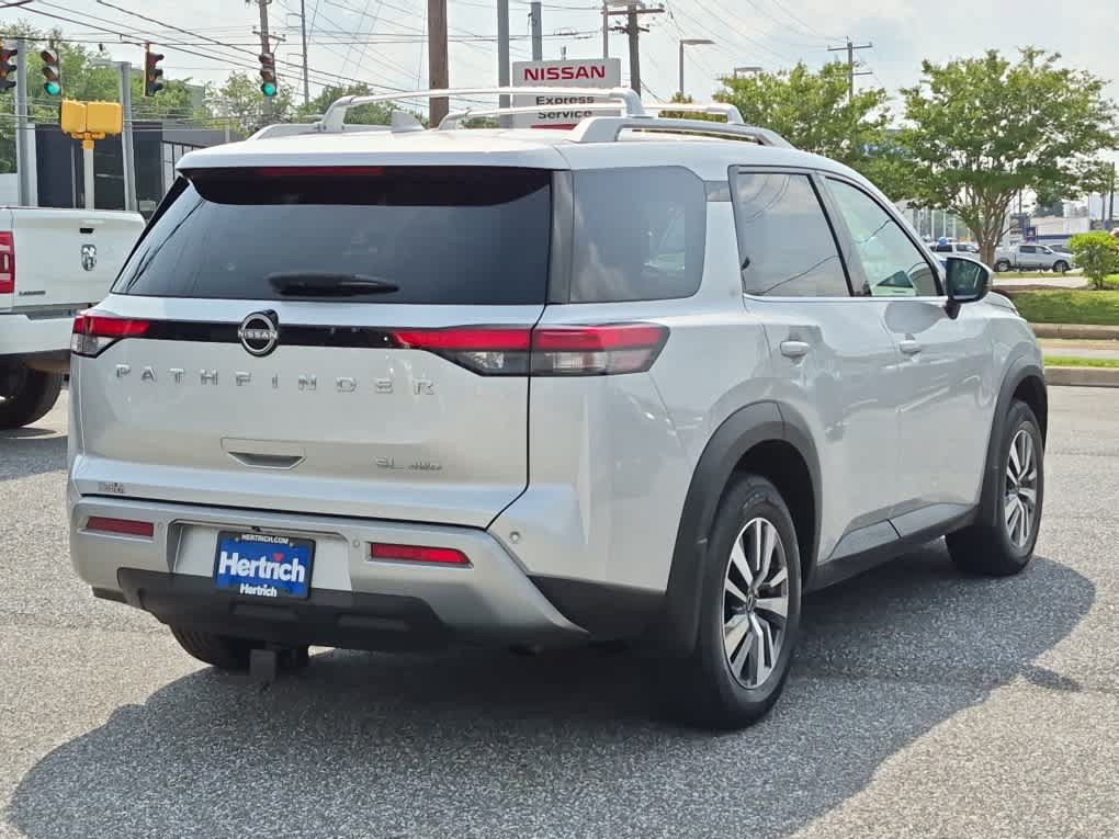 Used 2024 Nissan Pathfinder SL AWD/4WD image 3