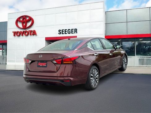 Used 2023 Nissan Altima 2.5 SV image 3