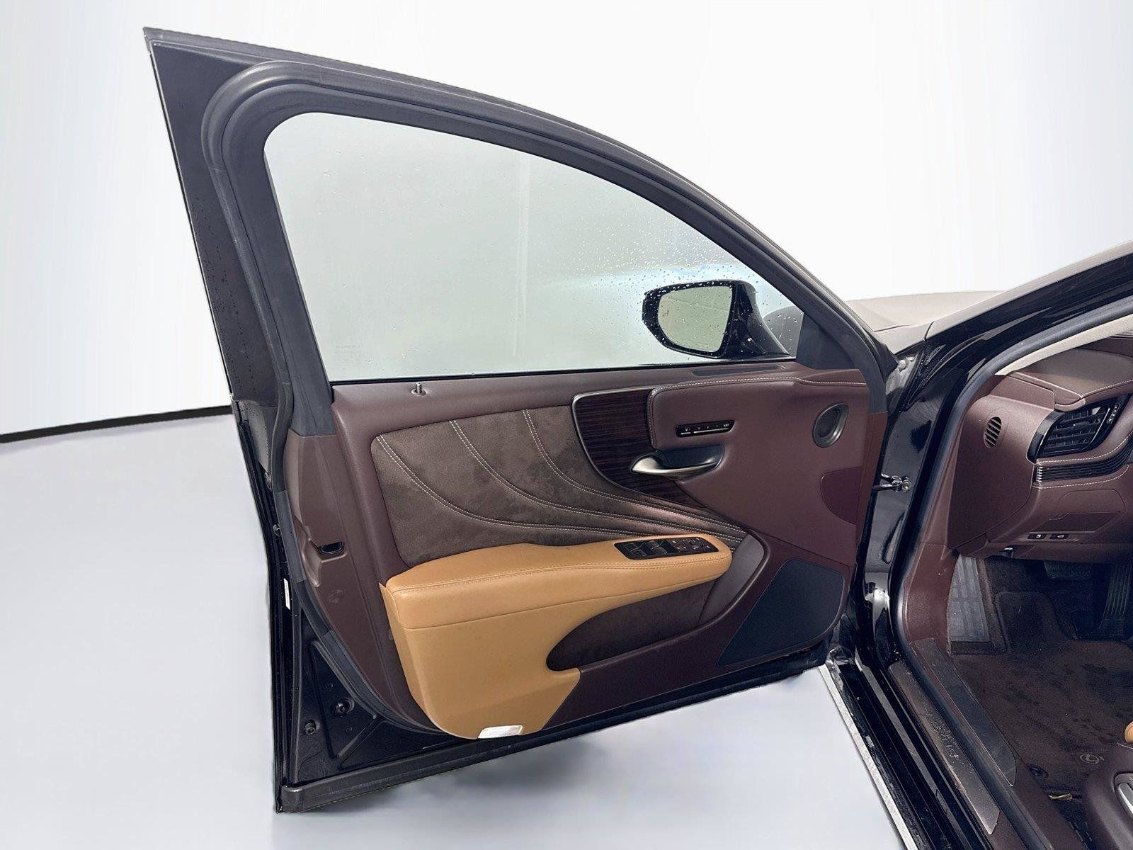 Used 2018 Lexus LS 500 w/ Accessory Package (Z2) RWD image 9