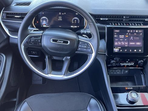 New 2025 Jeep Grand Cherokee L Laredo image 23