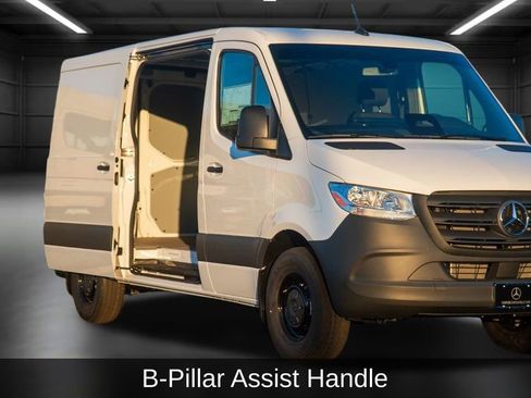 Used 2025 Mercedes-Benz Sprinter 2500 image 9
