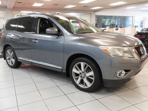 Used 2016 Nissan Pathfinder Platinum AWD/4WD image 16