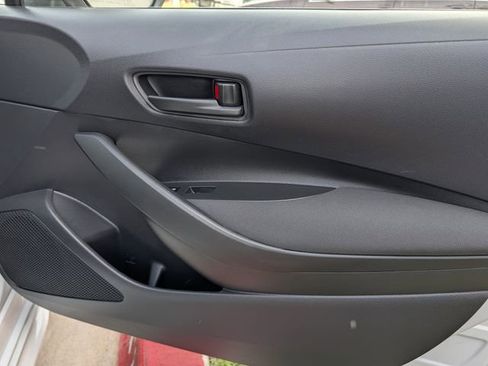 Used 2025 Toyota Corolla LE image 33