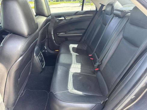 Used 2019 Chrysler 300 Limited image 21
