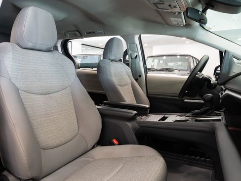 Used 2021 Toyota Sienna LE FWD image 11