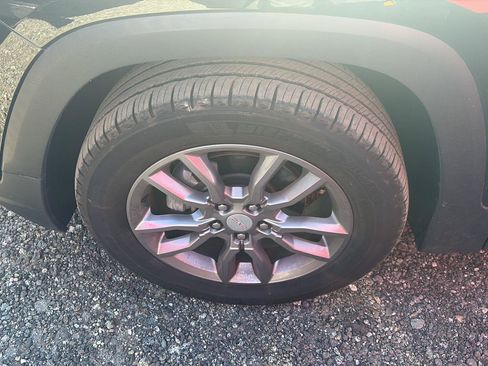 Used 2023 GMC Terrain SLT w/ Tech Package image 7