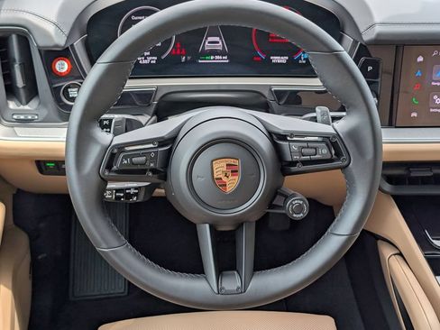 Certified 2026 Porsche Cayenne E-Hybrid AWD/4WD image 26
