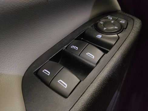 Used 2018 Chevrolet Equinox Premier FWD image 27