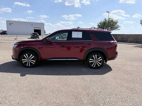 Certified 2024 Nissan Pathfinder Platinum AWD/4WD image 9