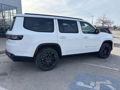 New 2026 Jeep Grand Wagoneer Summit AWD/4WD image 33