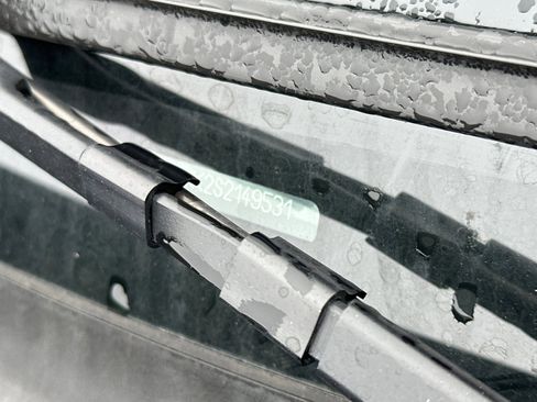 Used 2025 Volvo V60 B5 Cross Country Plus image 2