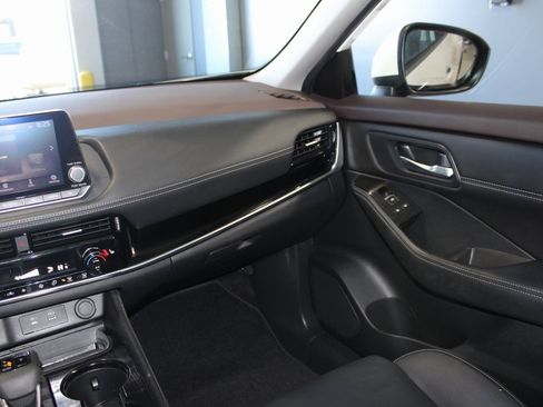 Used 2023 Nissan Rogue SL image 25