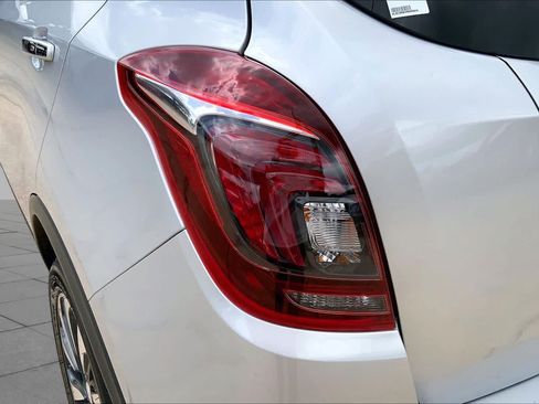 Used 2021 Buick Encore Preferred FWD image 27