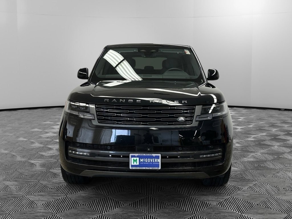 Used 2025 Land Rover Range Rover SE AWD/4WD image 2